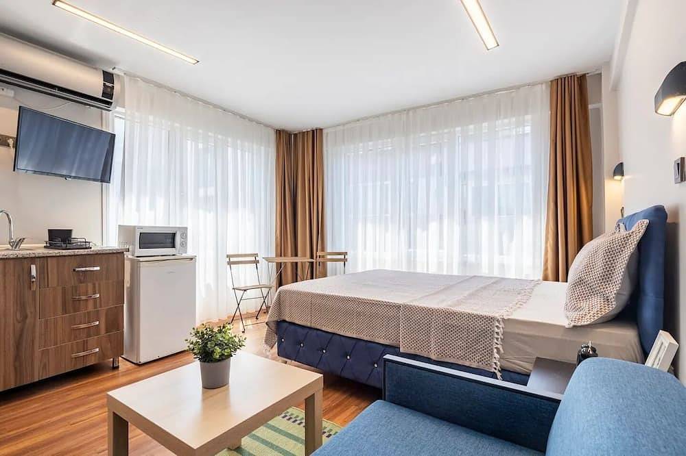 Ganze Wohnung, Stylish 3rd-Floor Studio - Fully Equipped - Fast Wifi & Ac in Fatih, Istanbul