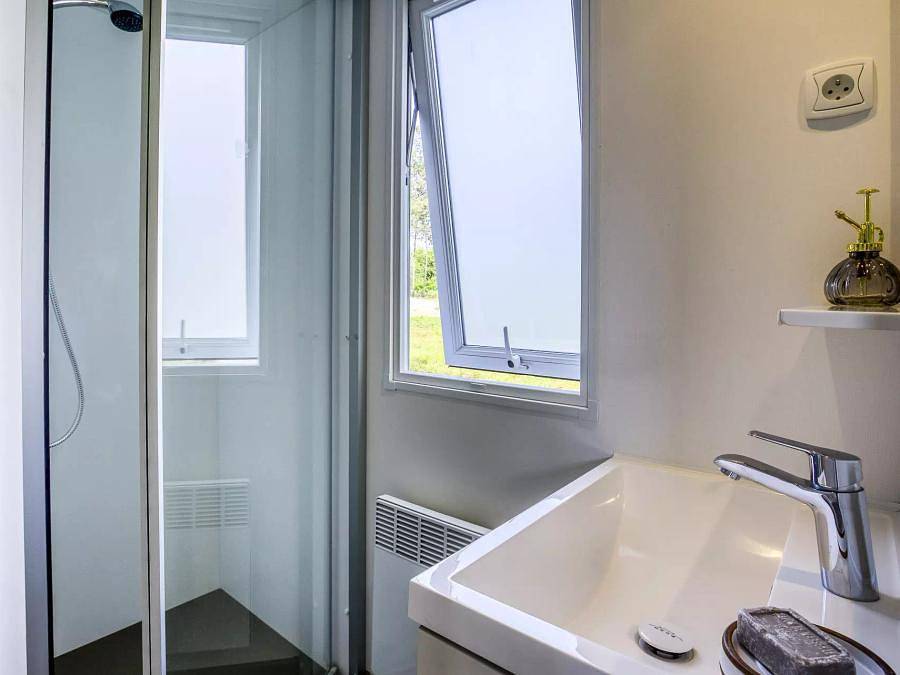 Camping Romanée - La Belle Henriette - Mobilhome 4 personnes - Confort 3 Pièces 4 Personnes + Tv in La Tranche-sur-Mer, Vendée
