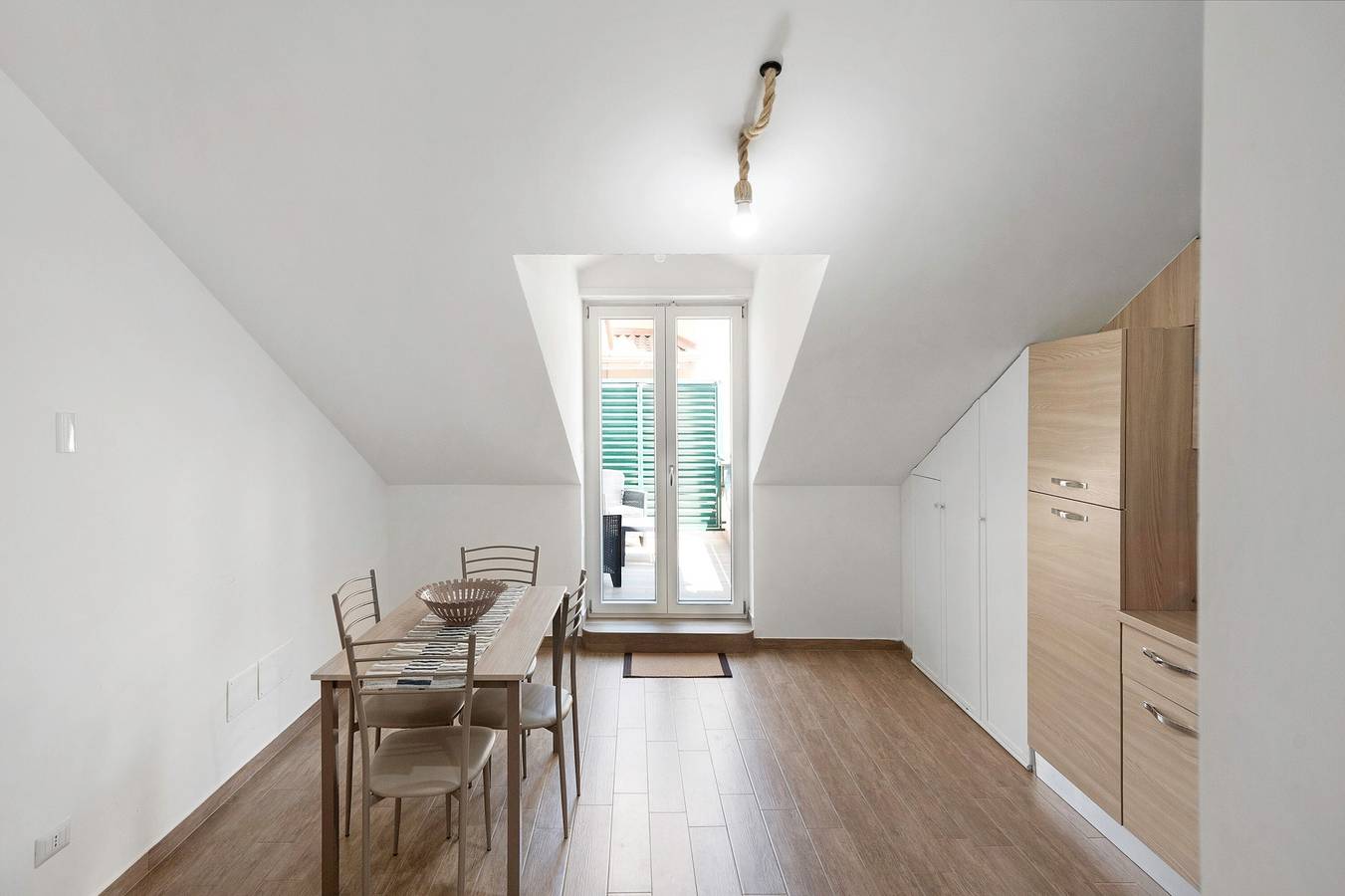 Ganze Wohnung, Ferienwohnung 'Alba' mit Bergblick, Wi-Fi und Klimaanlage in Pimonte, Monti Lattari