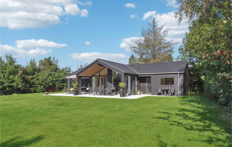 Ferienhaus für 6 Personen, mit Terrasse und Garten in Råbylille Strand