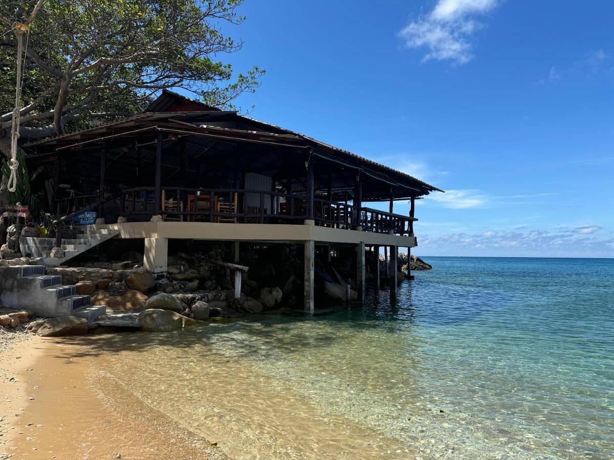 Char Bungalows in Sai Nuan Beach, Koh Tao