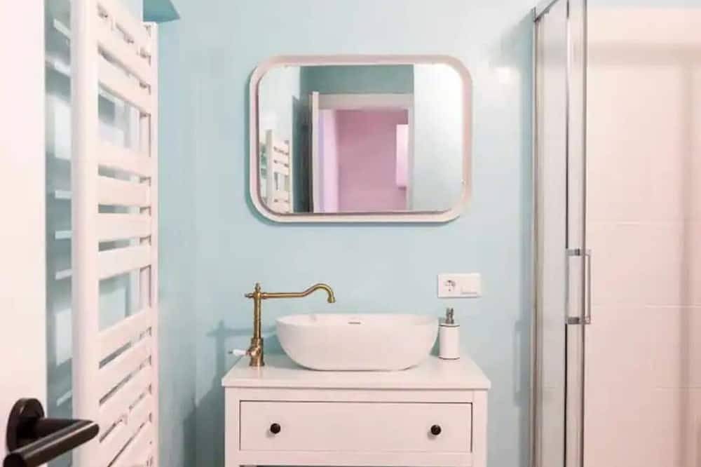 Entire apartment, Apartment 'Atico' with Mountain View, Wi-Fi and Air Conditioning in Maó, Menorca