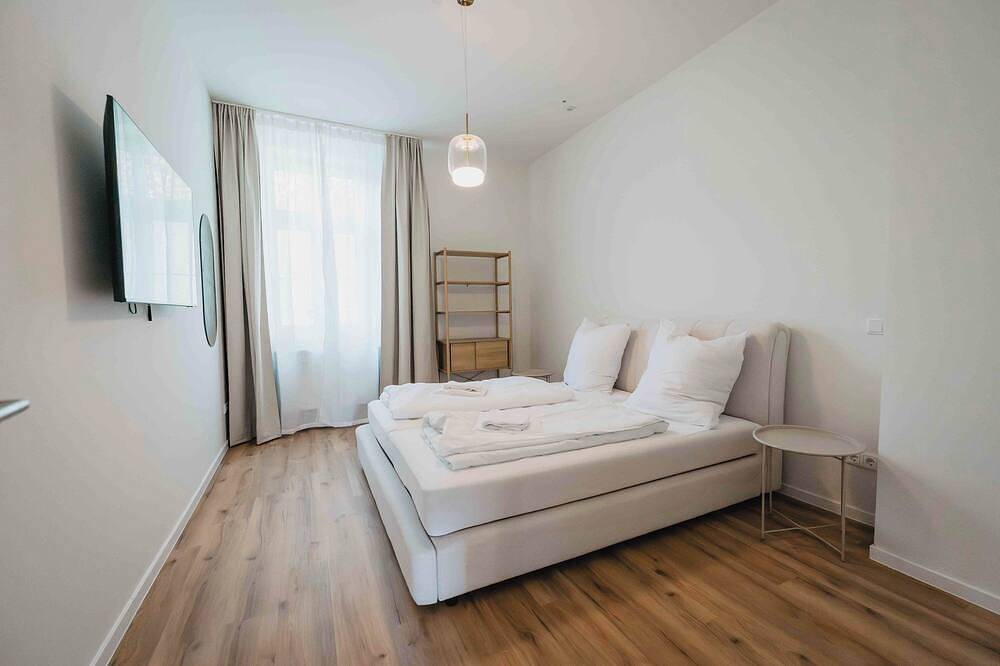Ganze Wohnung, Zentrales Apartment in Celle: 2 Schlafzimmer, Küche, Parkplatz & Stadtzentrum in Celle, Lüneburger Heide