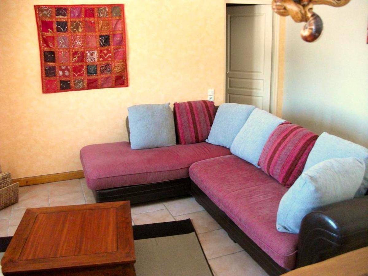 Three-Bedroom Holiday Home in Cours (Deux-Sèvres), Région de Niort