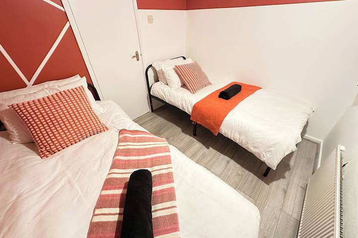 Luton Airport Accomodation - For Families, Travellers, Contractors and Workers in Luton, Chiltern Hills