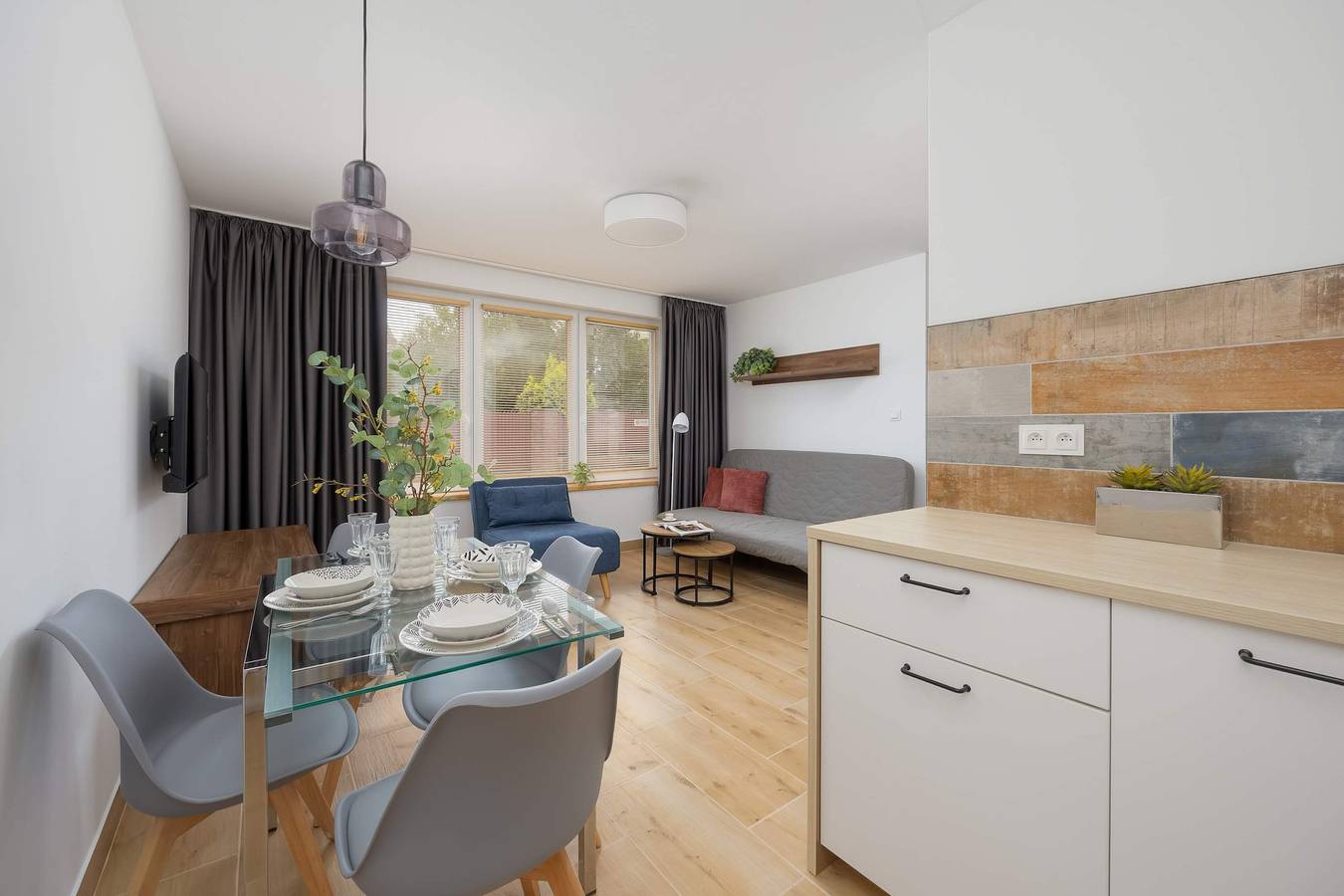 Ganze Wohnung, Climatic Apartment in Bielany | Parking and Work Space in Bielany, Warschau