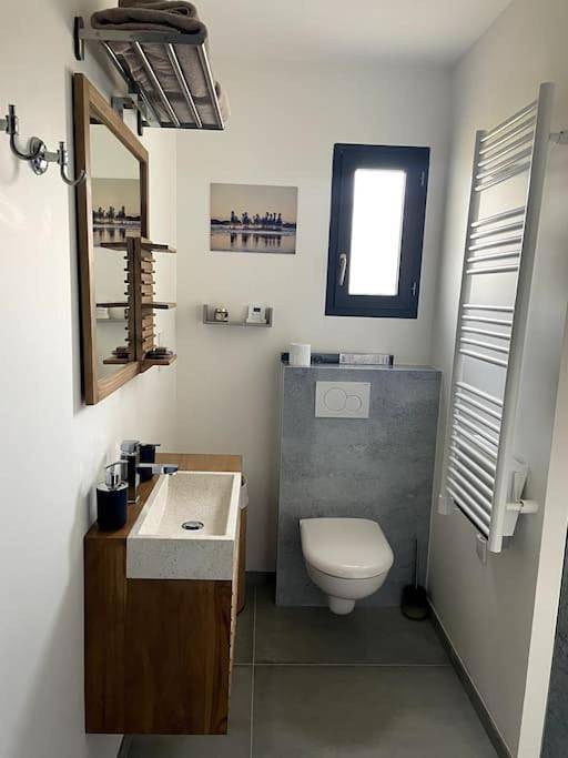 Location de vacances pour 8 personnes, avec vue ainsi que piscine et jardin, animaux acceptés à Saint-Just-et-Vacquières - 3