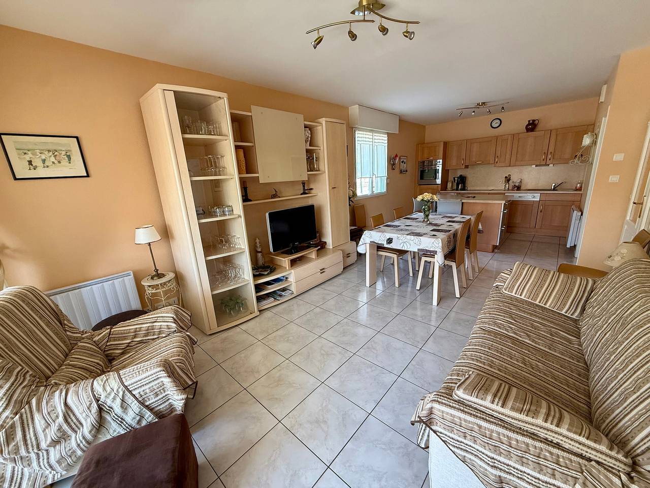 Apartamento entero, Apartamento T3 con Terraza y Garaje a 300m de la Playa in Les Sables-d'Olonne, Vandea