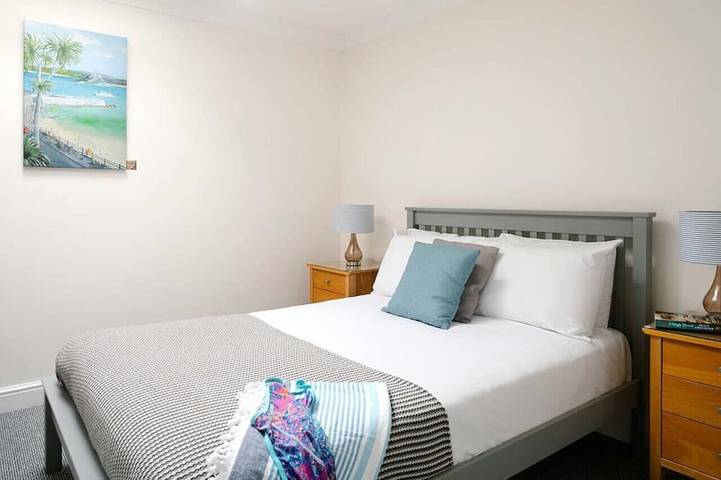 Central Home Near The Sea and Town with 2 Bedrooms in Penzance, Cornouailles