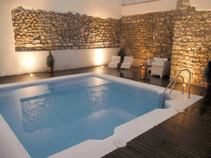 Hotel para 2 personas, con piscina además de vistas y jardín, Familias con niños - 1