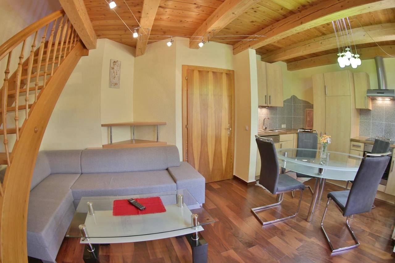 Ganze Wohnung, Garten- & Loggia-Appartement Herrenhaus in Kreuzeckgruppe, Dellach im Drautal
