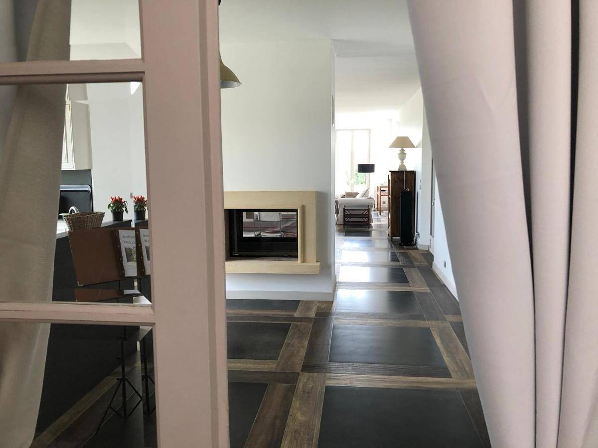 Appartement entier, Exceptionnel, 130 m2, vue aérienne sur Paris in Ville-d'Avray, Hauts-de-Seine