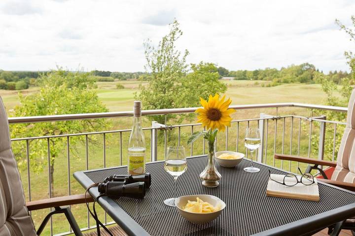 Hütte für 4 Personen, mit Balkon und Ausblick in Mecklenburgische Seenplatte