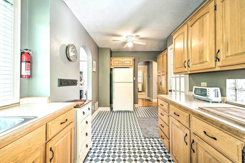 Idyllic Springfield Haven w/ Screened Porch! in Springfield (MO), Greene County (MO)