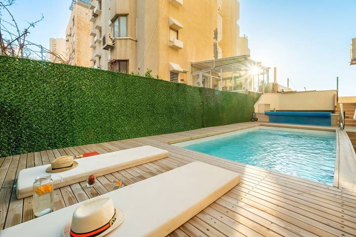 Vacation rental for 8 people, with pool and balcony in Israel