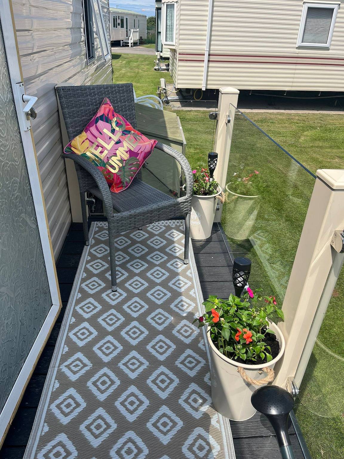 2 Bedroom Caravan - Sleeps 6 - Parking, Seaside in Towyn, Conwy und Umgebung