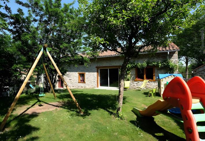 Vacation rental for 12 people, with Yard in Auvergne