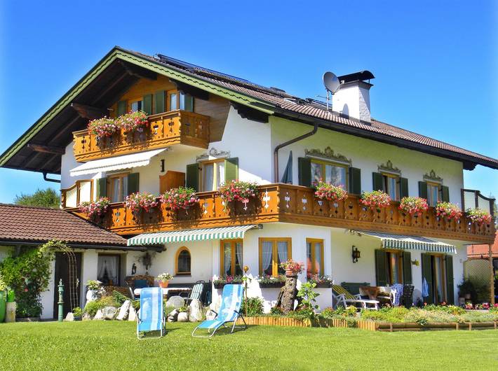 Ferienwohnung für 4 Personen, mit Balkon und Terrasse sowie Ausblick in Wallgau