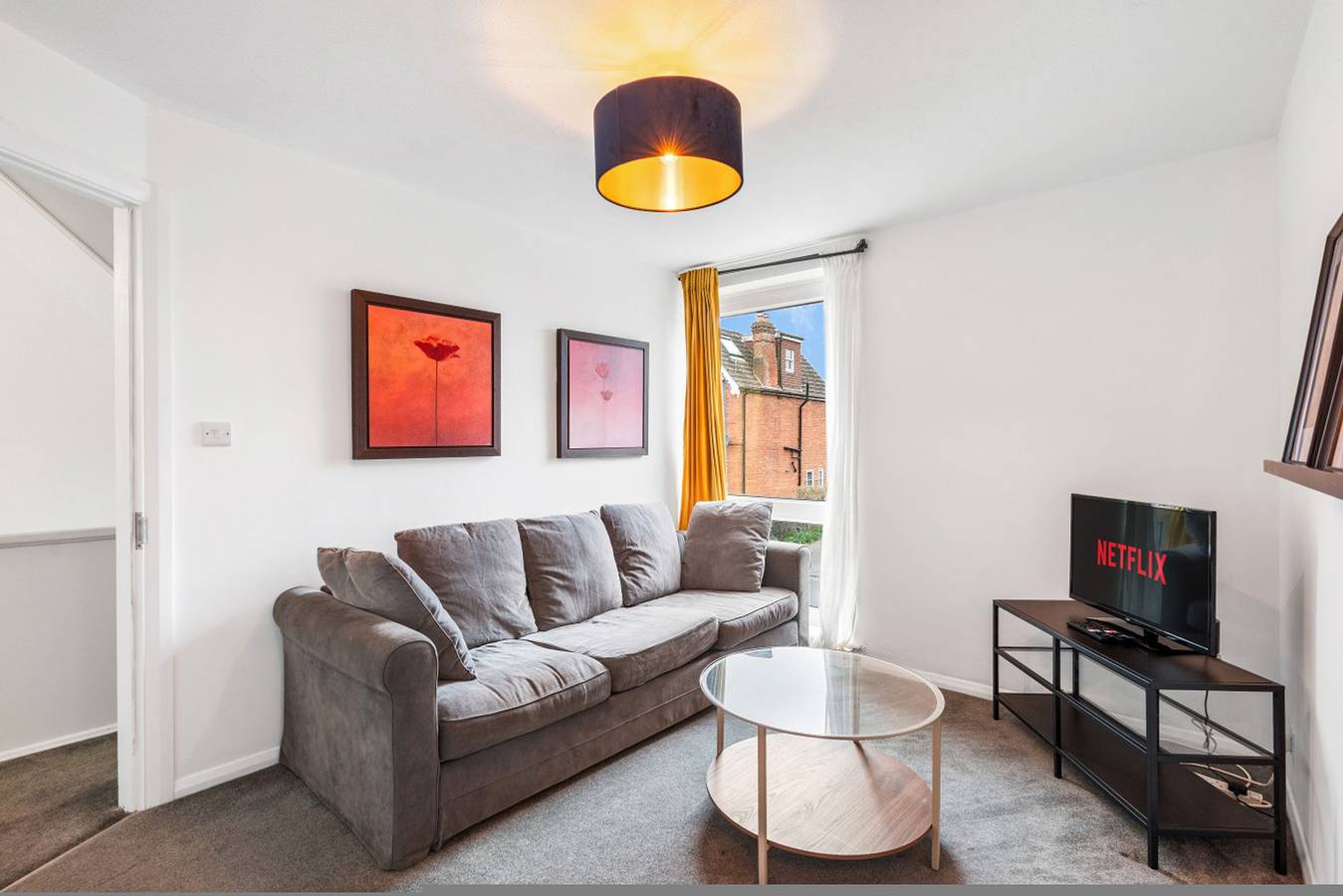 Central Horsham 5Br Home | Parking | Pets Allowed in Horsham, West Sussex