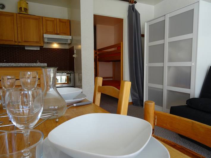 Studio entier, Studio Pmr près des pistes avec coin montagne et balcon in La Salle-les-Alpes, Serre Chevalier