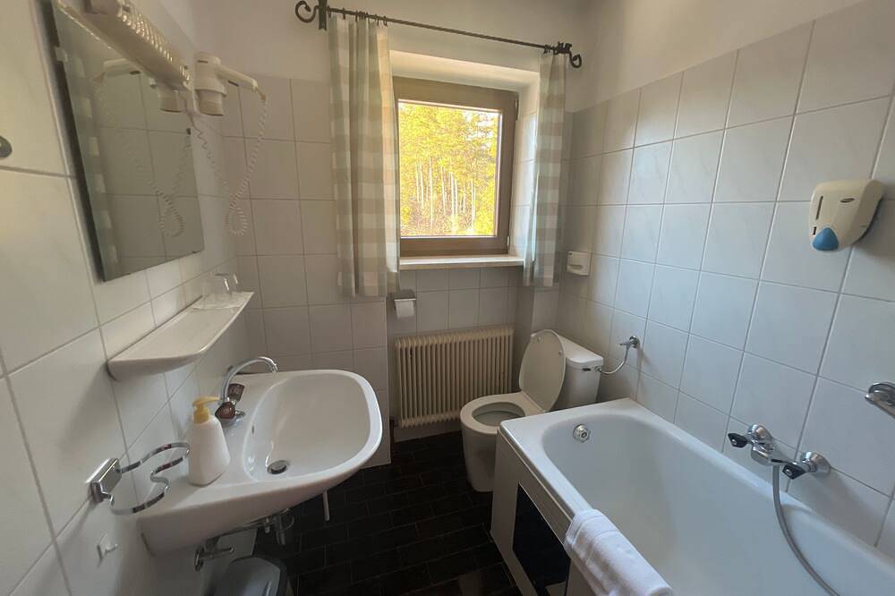 Zimmer 15 / 3bett mit Balkon - Pension Alpina in Obsteig, Tiroler Oberland