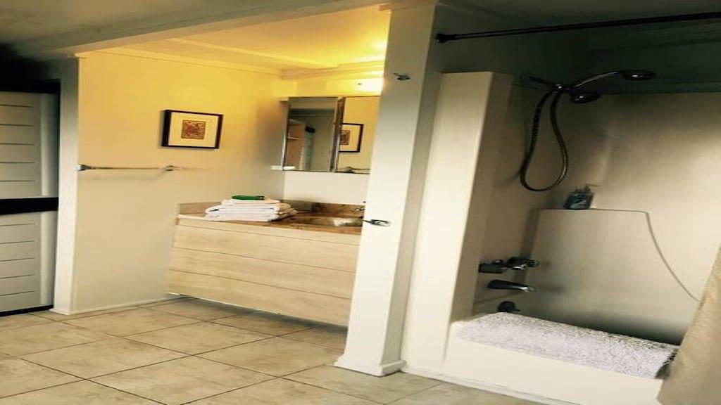 Cottage-like Duplex in South Kona on the Big Island.
Sleeps two adult guests in Honaunau-Napoopoo, Island of Hawaii