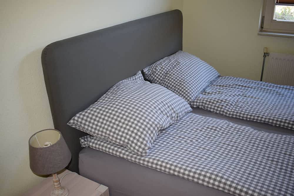 * onlangs gerenoveerd * vakantiehuis ** zuidterras ** 300m van strand / zee * in Kijkduin, Den Haag