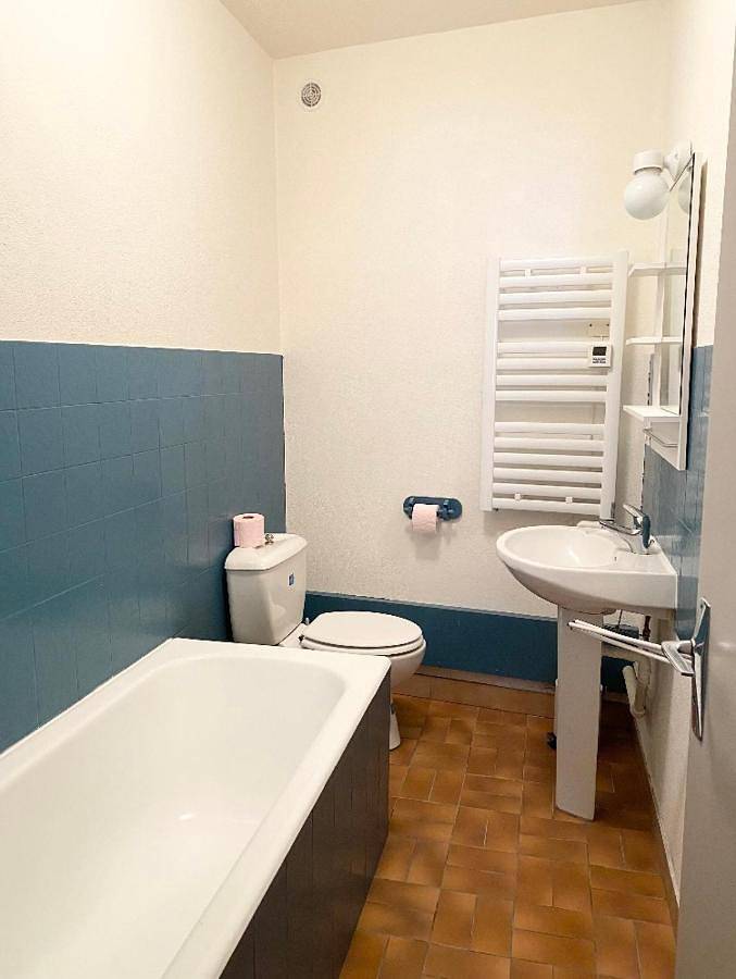 Appartement entier, Studio en rez-de-chaussée tout équipé in Jullianges, Parc Naturel Régional Livradois-Forez