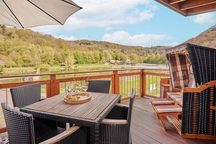 Ferienwohnung für 4 Personen, mit Balkon und Balkon/Terrasse sowie Terrasse und Garten am Laacher See