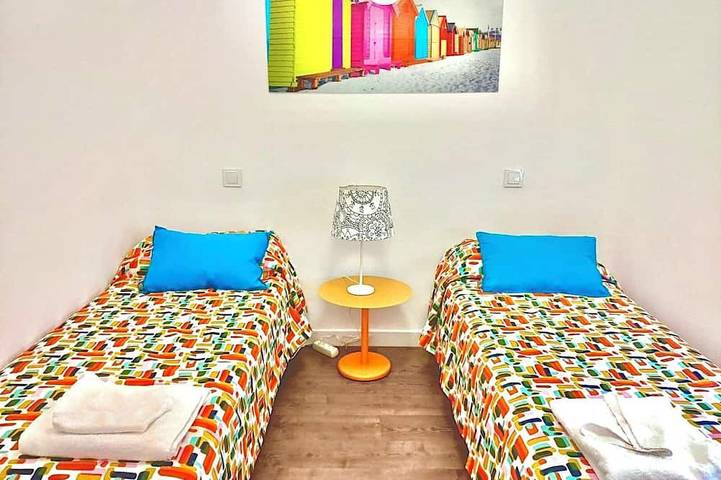 Appartamento intero, Historic Madrid Center, Cozy 2-bedroom w Lift, Kitchen, AC, Ez Self Check In! in Centro (Madrid), Madrid