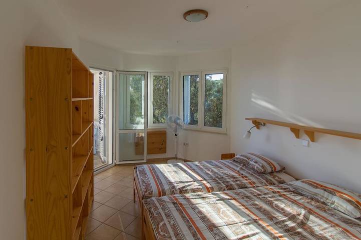 Appartement entier, Beach Apartment 1: zone de baignade privée, plage de sable, WiFi, idéal pour les familles in Novalja, Pag