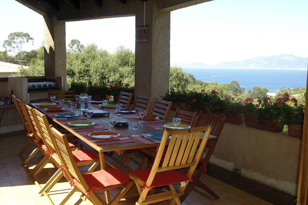 Grande villa accueillante avec vue sur mer et piscine privée, classée 4 étoiles in Portigliolo, Coti-Chiavari