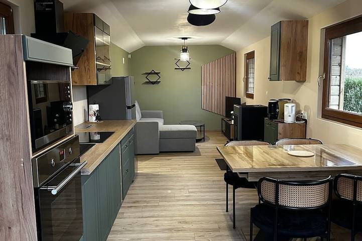 Chalet pour 4 personnes, avec Jacuzzi ainsi que Terrasse et Jardin