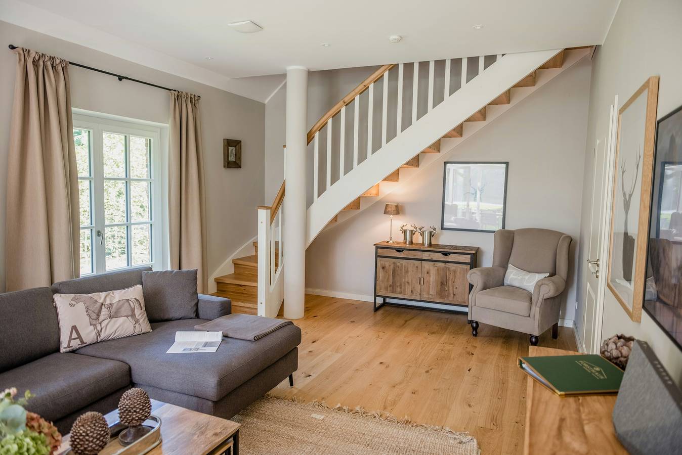 Ganze Wohnung, Forsthaus-Chic: Apartement mit See- und Waldblick in Friedeburg, Nordseeküste