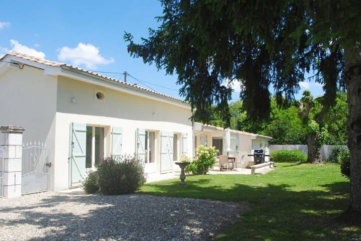 Ferienhaus für 4 Personen, mit Terrasse und Garten sowie Pool und Ausblick