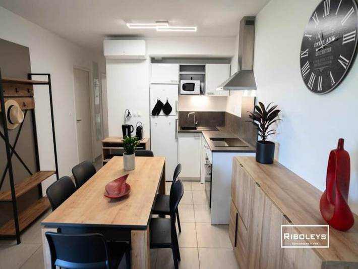 Gîte pour 6 personnes, avec terrasse et piscine dans Plage de la Farinette - 2