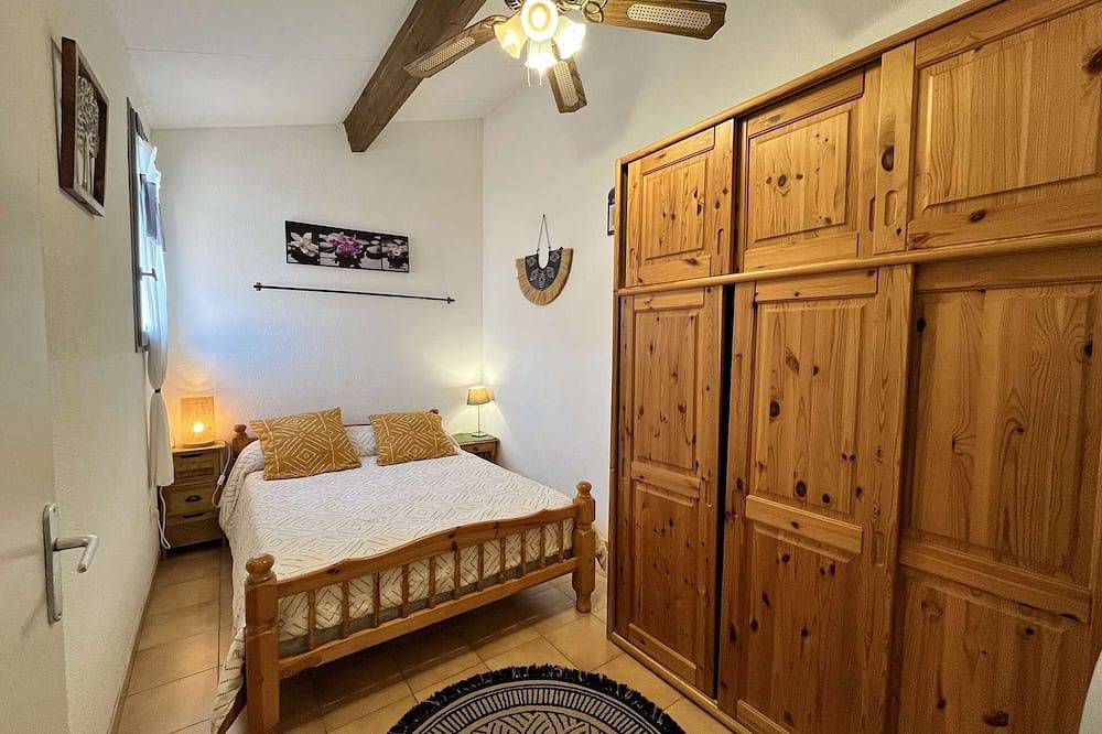 Villa with 2 bedrooms, for 4  people, located in a secured residence, near shops, at only 350m... in Portiragnes Plage, Portiragnes