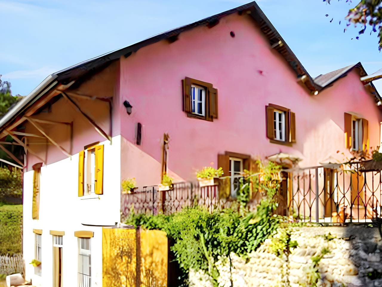 Charmantes Haus in Chirens mit umzäuntem Garten in Chirens, Isère