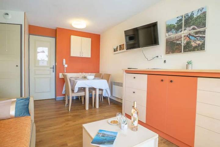 Gîte pour 4 personnes, avec piscine et jardin dans Golf De Cap Esterel - 4