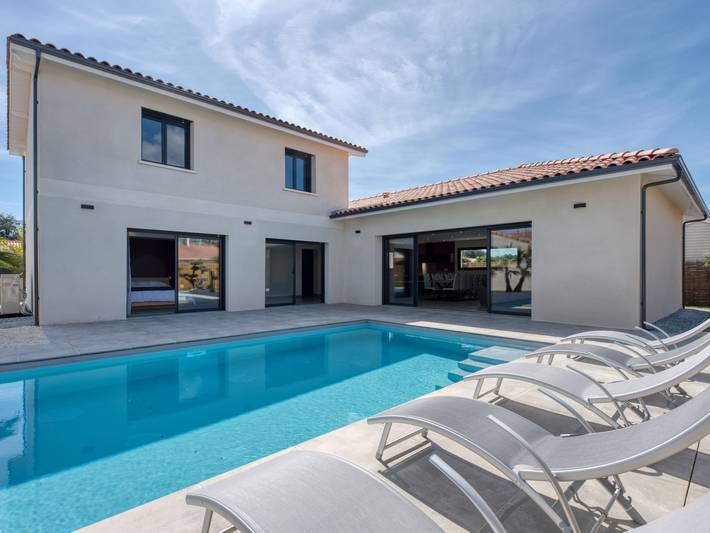 Ferienhaus für 10 Personen, mit Pool und Garten - 1