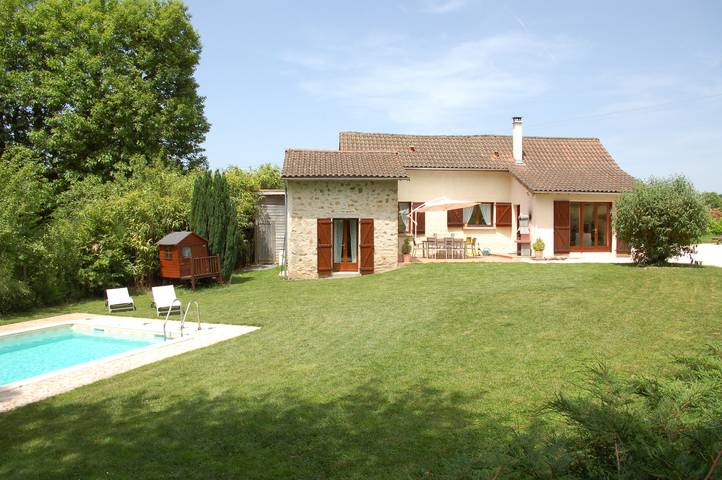 Gîte pour 6 personnes, avec piscine, animaux acceptés à Châlus
