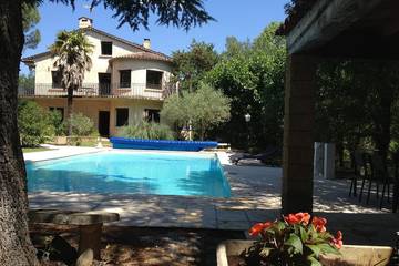 Location de vacances pour 12 personnes, avec terrasse et jardin à Saint-Bauzille-de-Putois