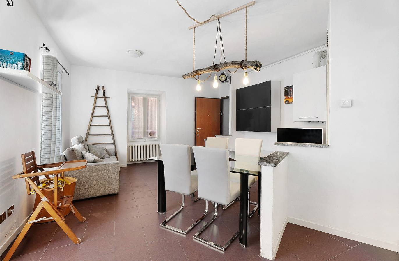 Entire apartment, Apartment 'Vecchia Scala' with Wi-Fi in Germignaga, Lago Maggiore (Lombardy)