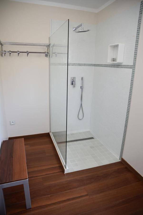 Gîte pour 12 personnes, avec vue ainsi que jardin et piscine dans Plage Fabrégas - 3