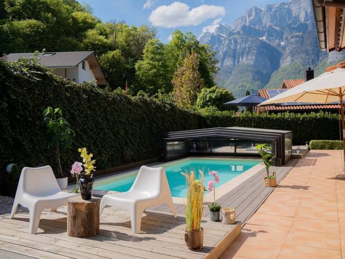 Ferienwohnung für 6 Personen, mit Terrasse und Pool sowie Sauna und Garten, mit Haustier