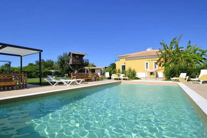 Villa für 9 Personen, mit Terrasse und Garten