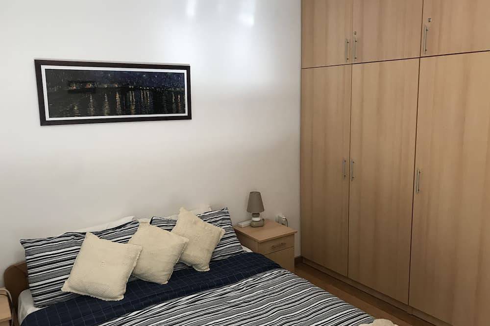 Ganze Wohnung, Erdgeschoss. Private Terrasse, Gemeinschaftspool, Blick über den Fjord auf die Altstadt von Kotor in Muo, Opština Kotor