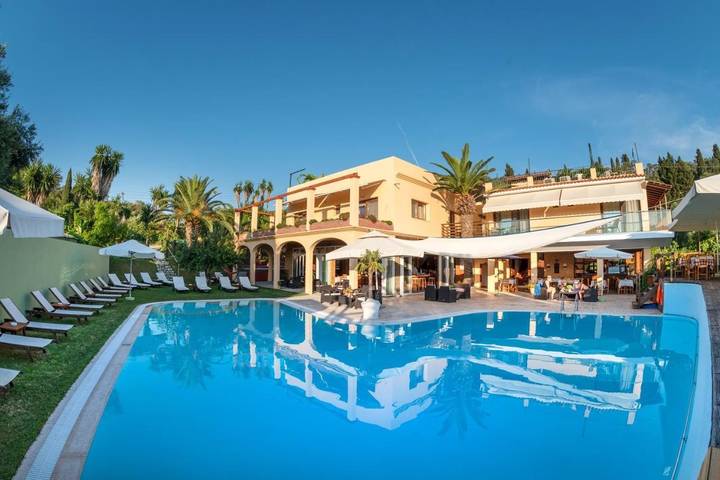 Ferienhaus für 4 Personen, mit Balkon und Terrasse sowie Garten und Kinderpool