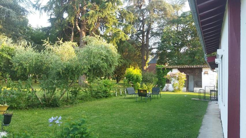 Location de vacances pour 4 personnes, avec vue et jardin à Pineuilh - 2