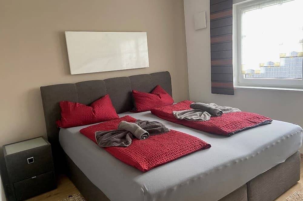 Ganze Wohnung, Kleiner, gemütlicher Bungalow für 3 Personen in Seenähe in Wackersdorf, Naturpark Oberpfälzer Wald